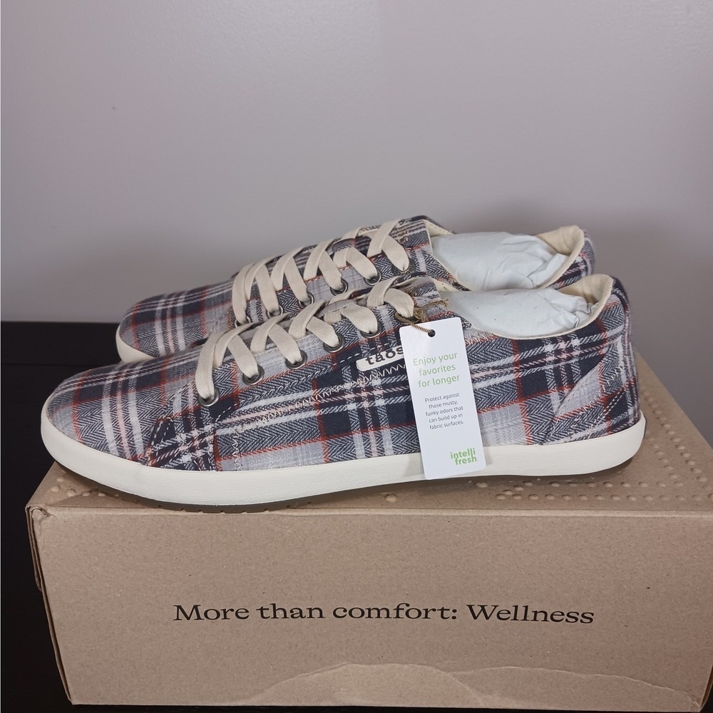 Taos Star Plaid Canvas Sneakers Womens 9 Lace Up Comfort Walking Shoes NIB